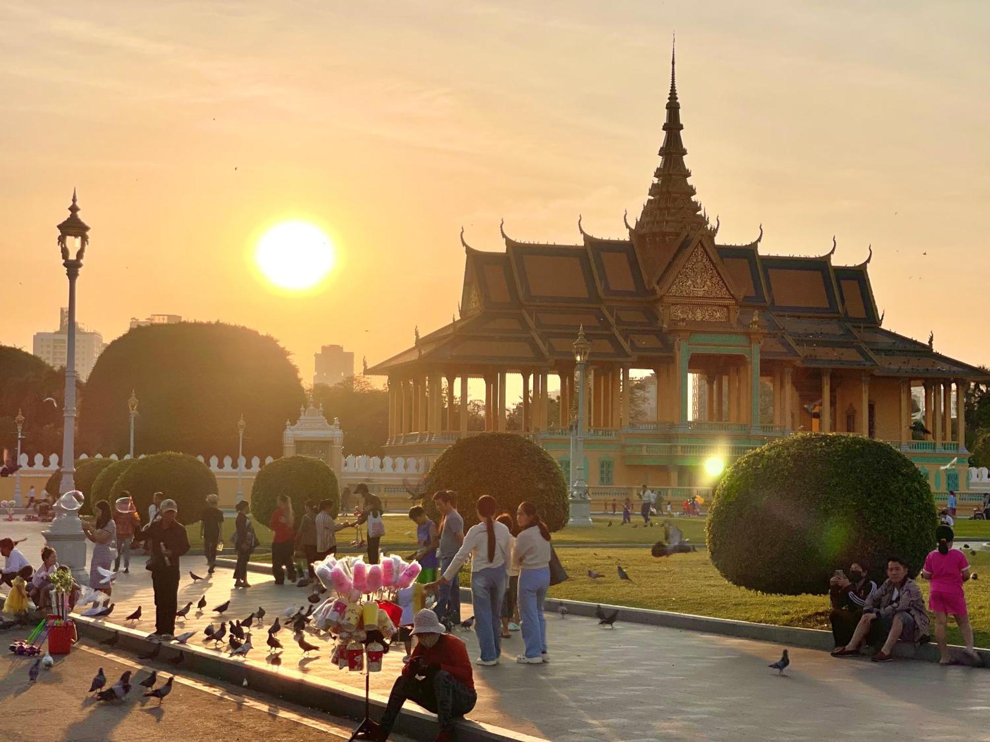 Rs Central Apartments - 200M To Royal Palace Phnom Penh Extérieur photo