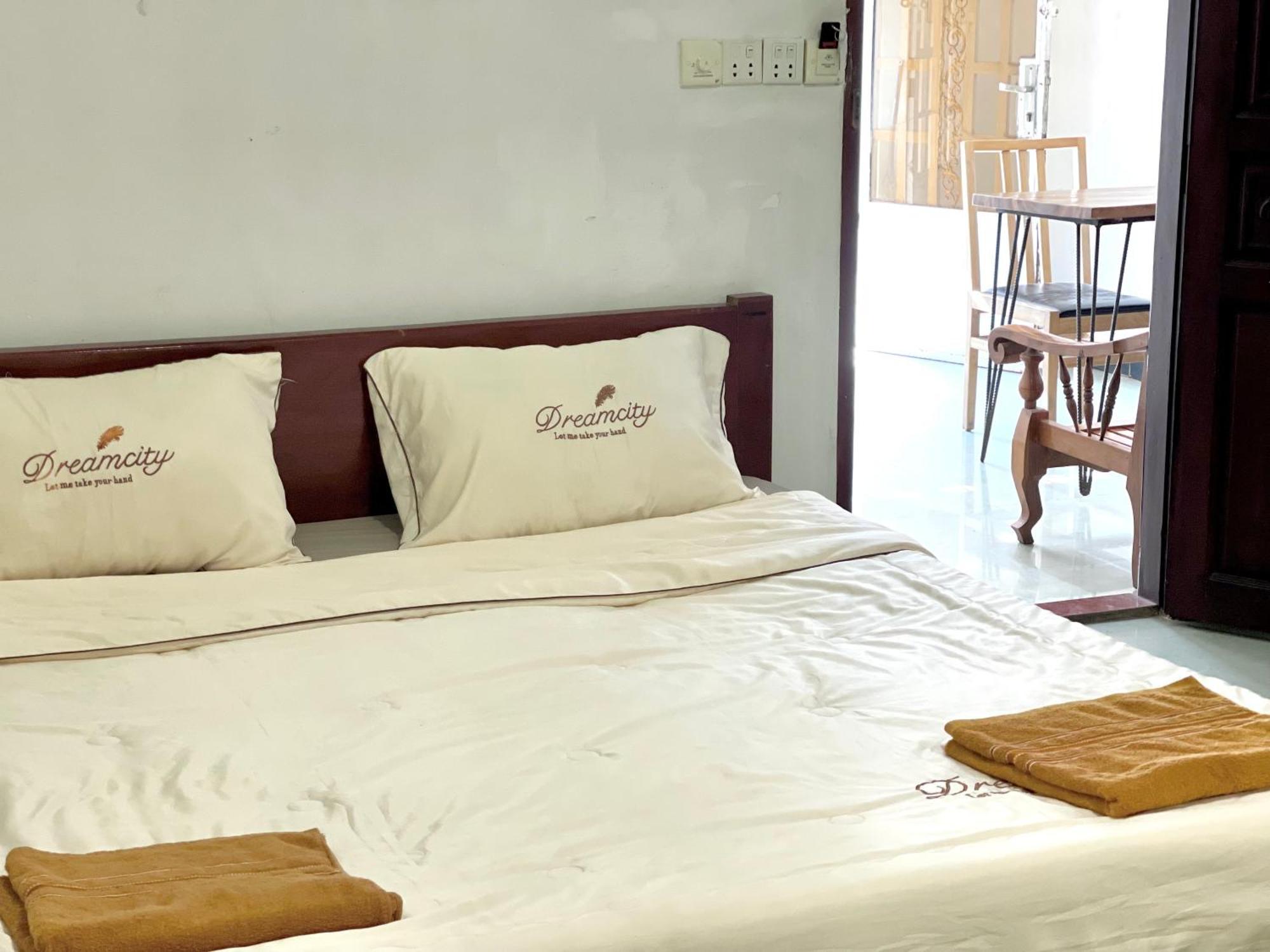 Rs Central Apartments - 200M To Royal Palace Phnom Penh Extérieur photo