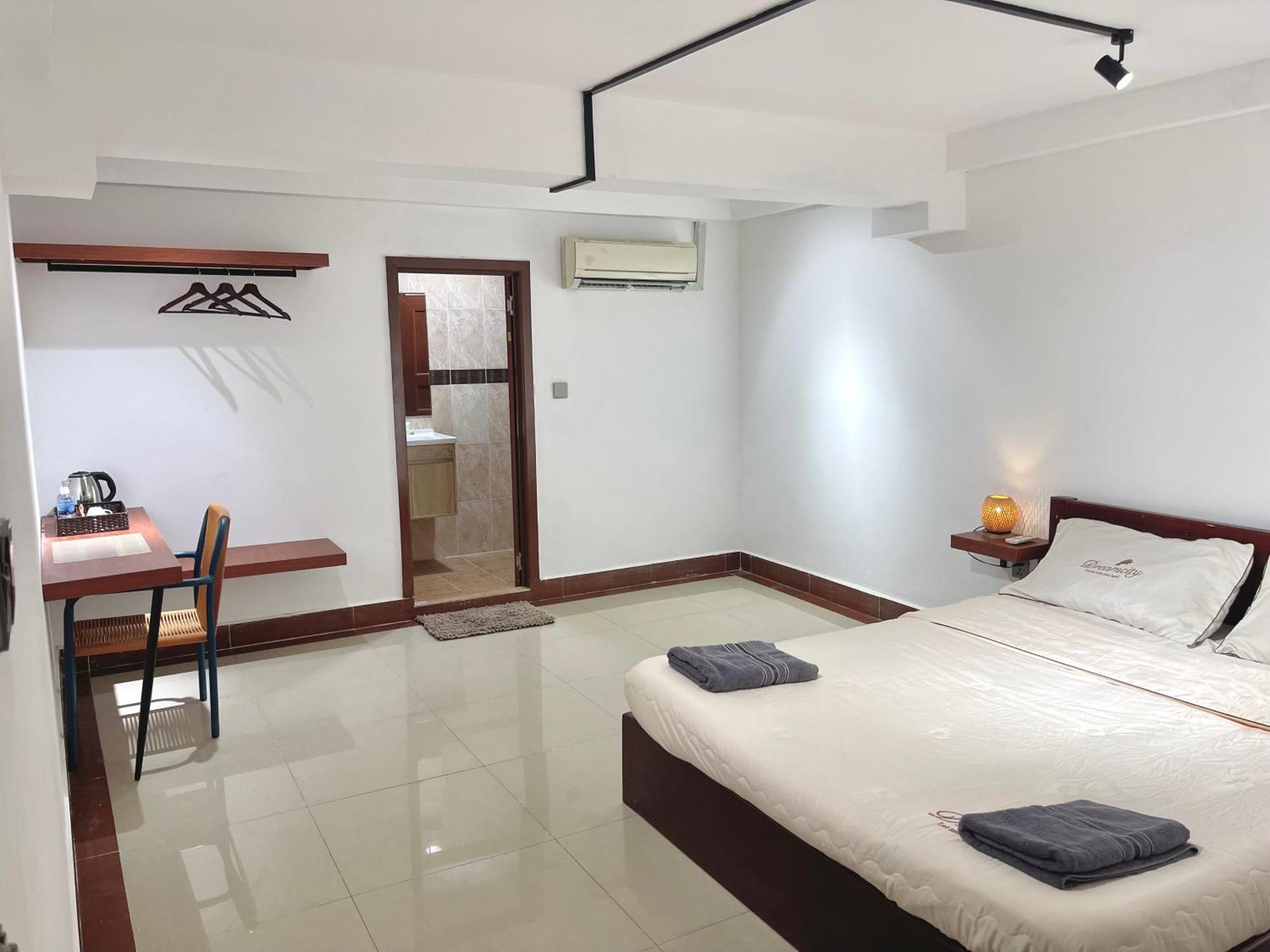 Rs Central Apartments - 200M To Royal Palace Phnom Penh Extérieur photo